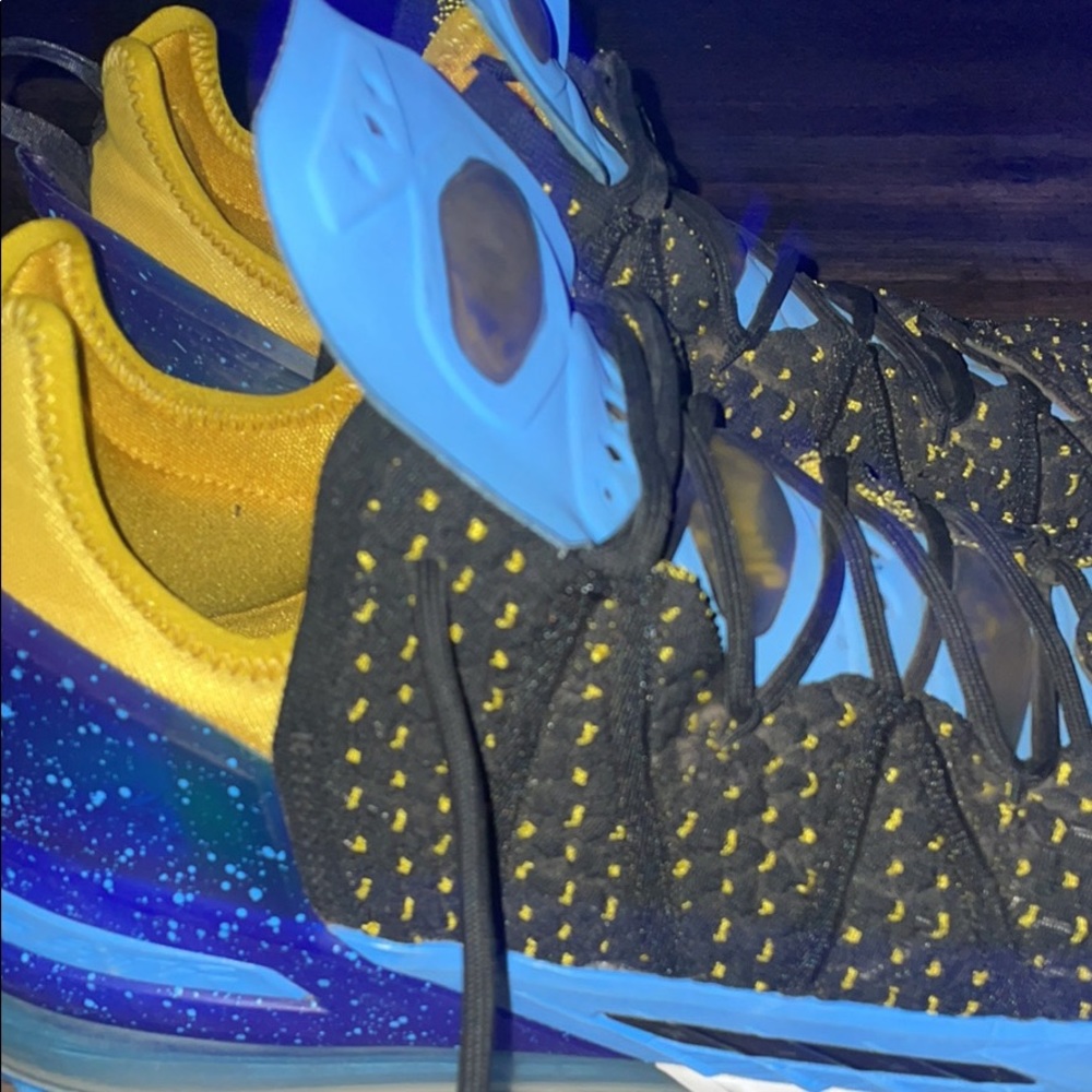 Basketball shoes